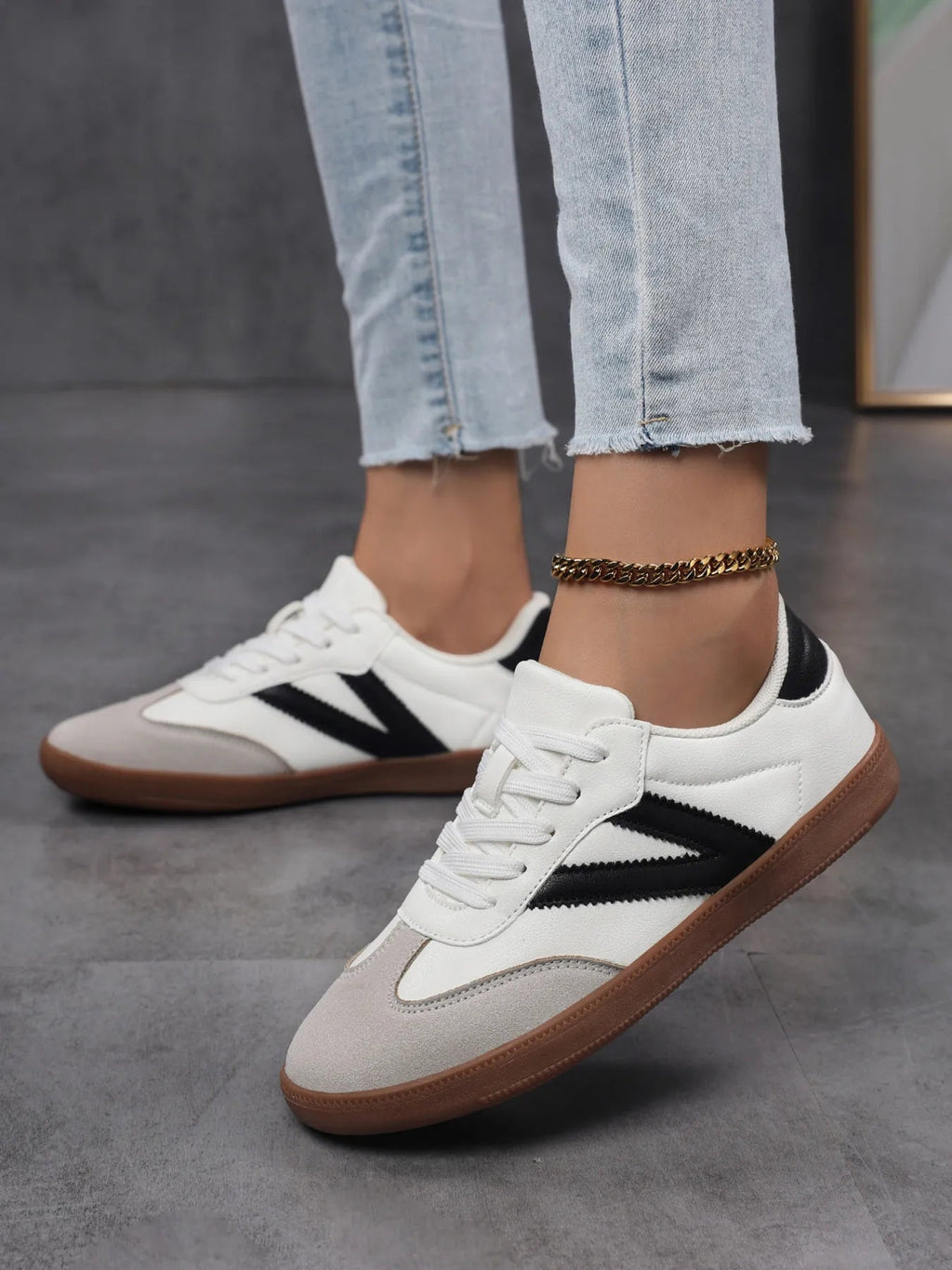 Contrast Round Toe Sneakers - Crowned Energy CO.