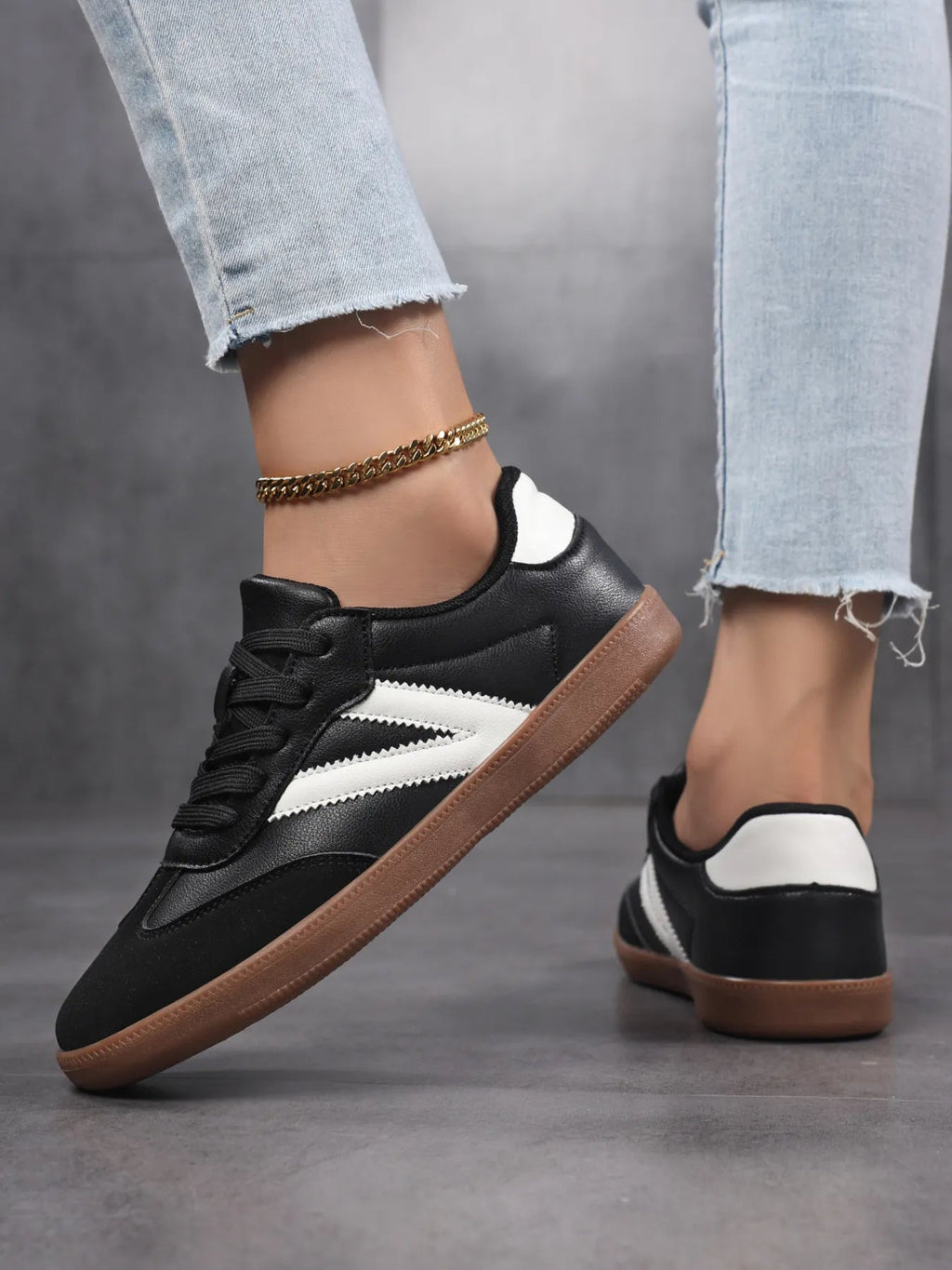 Contrast Round Toe Sneakers - Crowned Energy CO.
