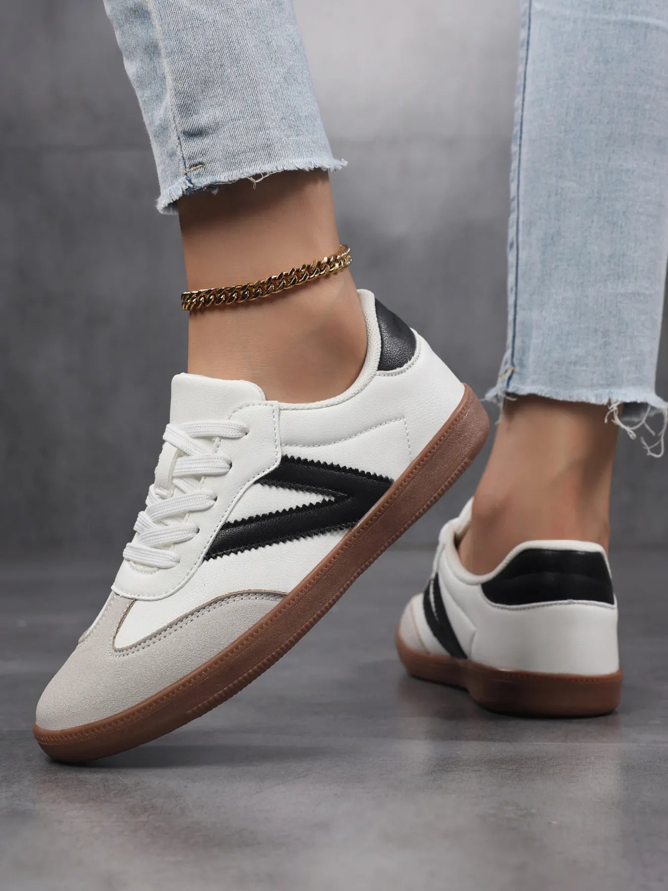 Contrast Round Toe Sneakers - Crowned Energy CO.