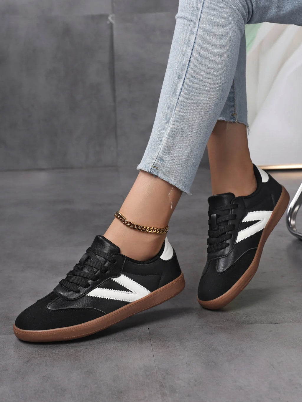 Contrast Round Toe Sneakers - Crowned Energy CO.