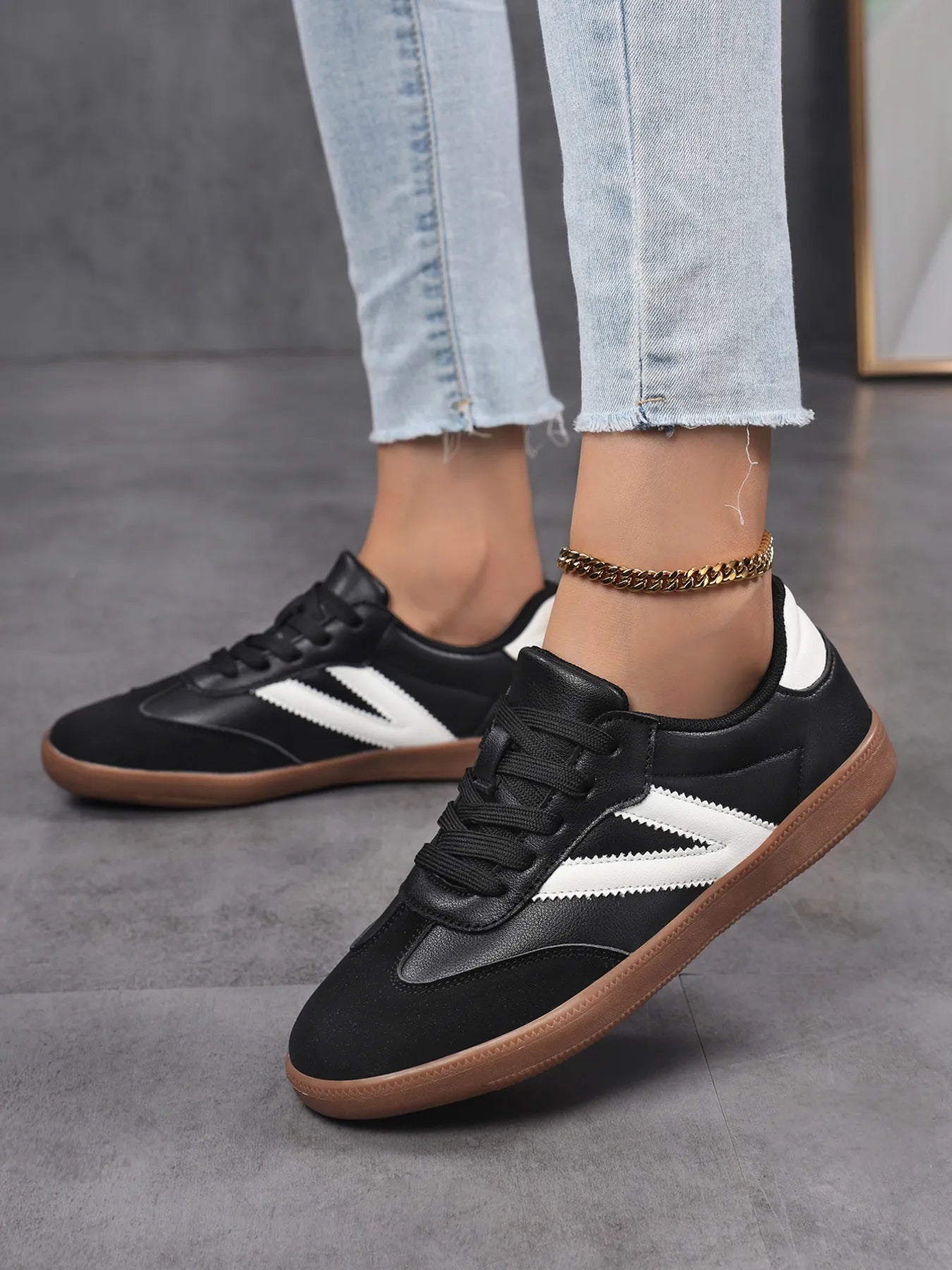 Contrast Round Toe Sneakers - Crowned Energy CO.