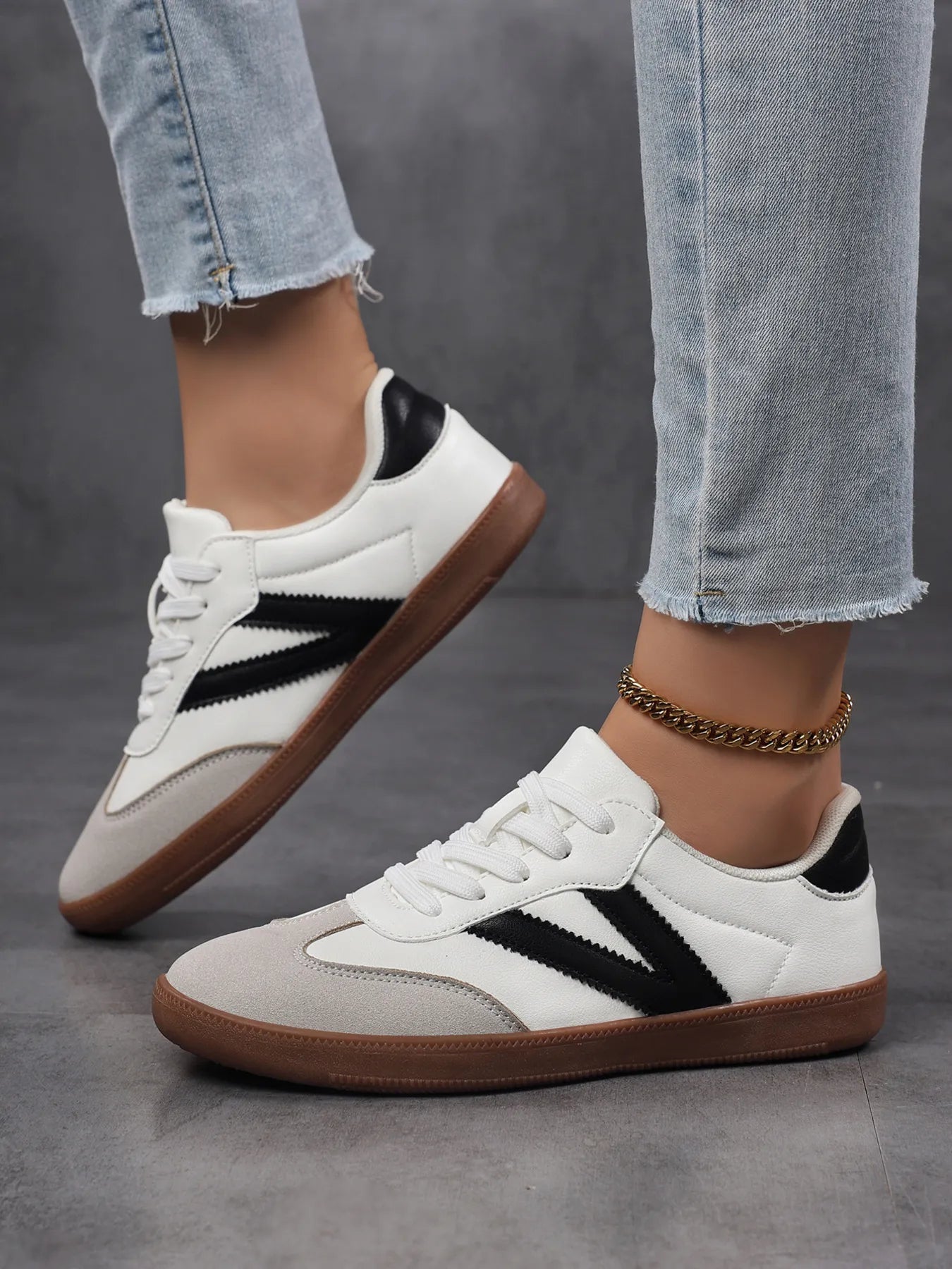 Contrast Round Toe Sneakers - Crowned Energy CO.