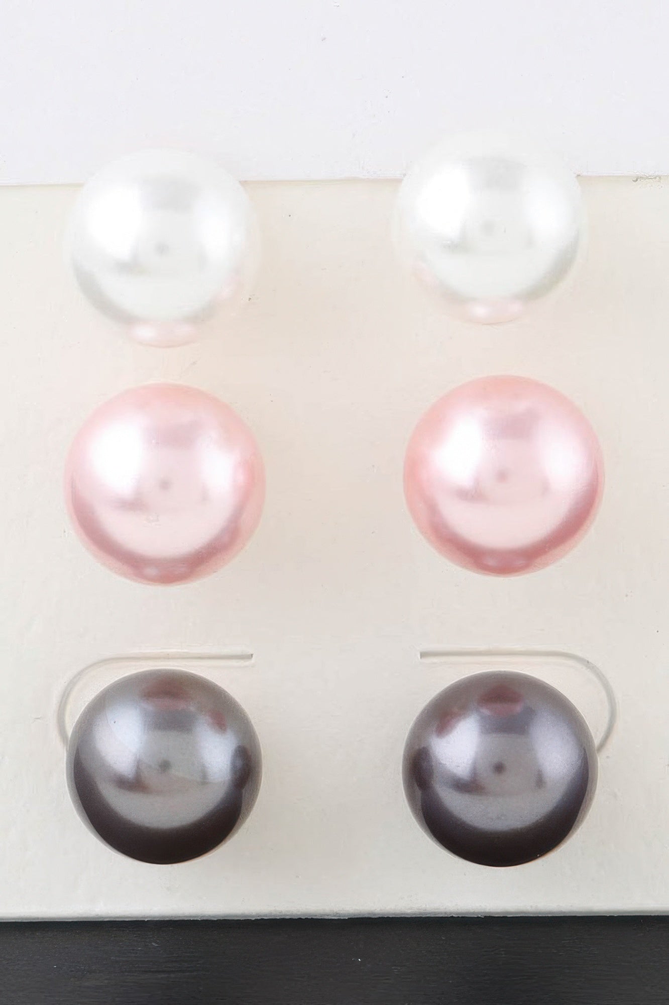 Pearl Stud Earrings - Goddess Vibes